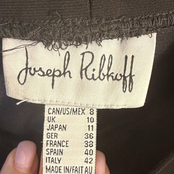 EUC - Joseph Ribkoff Size 8 Capri Pants with split bottom - Picture 3 of 7